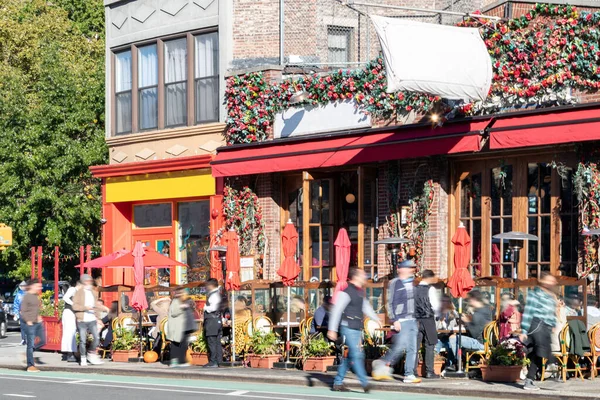 Belebte Straßenszene Mit Menschenmassen Restaurants Mit Tischen Freien Der 7Th — Stockfoto