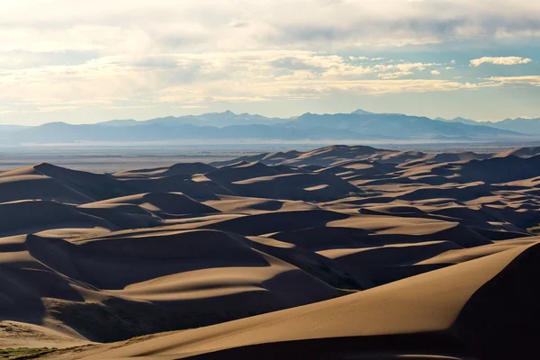 Luz do pôr do sol sobre as dunas — Fotografia de Stock