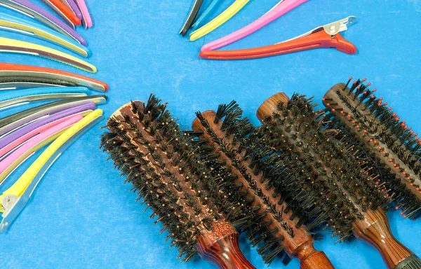 Haarbürstenkamm und Haarnadeln — Stockfoto