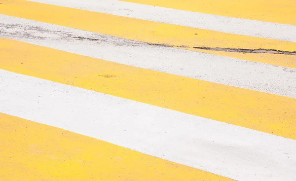 Weiße und gelbe Linien Verkehr — Stockfoto