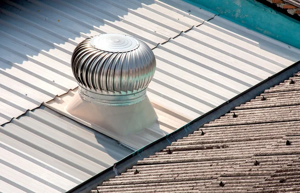 Ventilatori sul tetto — Foto Stock