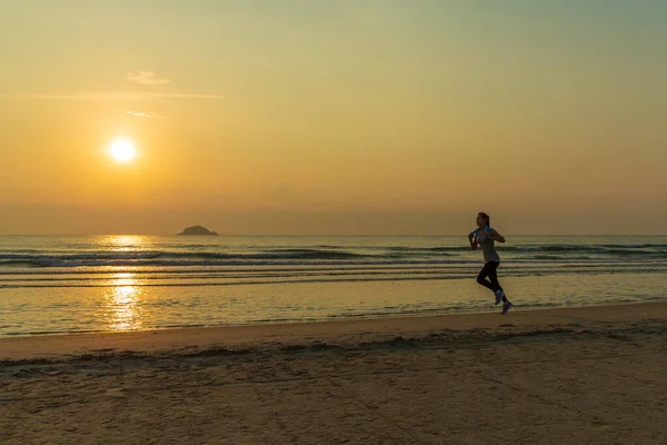Asain Woman Running Beach Morning Sunrise Concept Good Health Heathcare — Stock Photo, Image