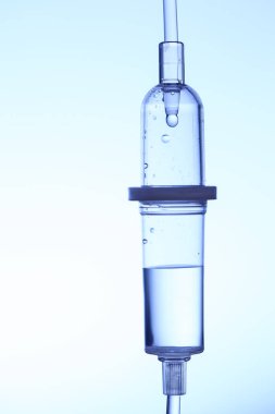 Tuz solüsyonu bırakın, yakın çekim.