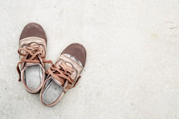 Sapatos Velhos Fundo Sujo Processado Estilo Grunge — Fotografia de Stock