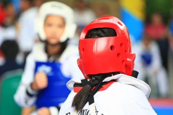 Meisjes Vechten Het Podium Taekwondo Cotest — Stockfoto