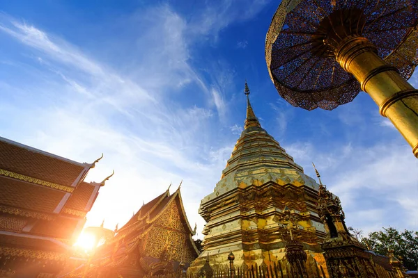 Tayland Kuzeyindeki Antik Tapınak Wat Phra Doi Suthep Bulutlu Güneş — Stok fotoğraf