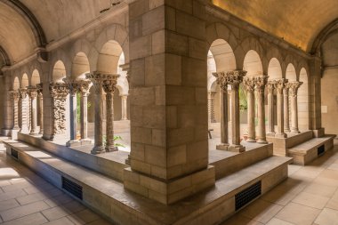 Cloister kemer
