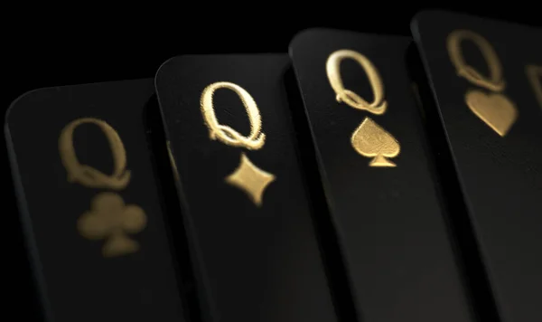 ダークな上品な背景にゴールドのマーキングが施された4つのブラッククイーンカジノプレイカードのファンアウトスーツ 3Dレンダリング — ストック写真