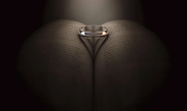 Koncepcja Przedstawiająca Światło Reflektorów Świecące Obrączce Ślubnej Książeczce Rzucającej Cień — Zdjęcie stockowe
