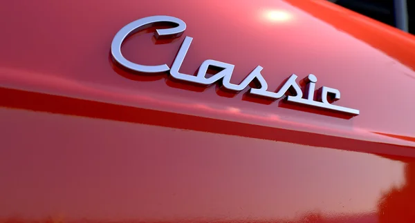 Emblema clássico do carro cromado — Fotografia de Stock