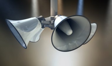 Sahne ışıkları asılı boynuz hoparlörler