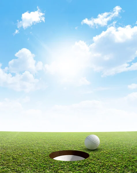 Blue Sky And Putting Green — Stock Photo, Image