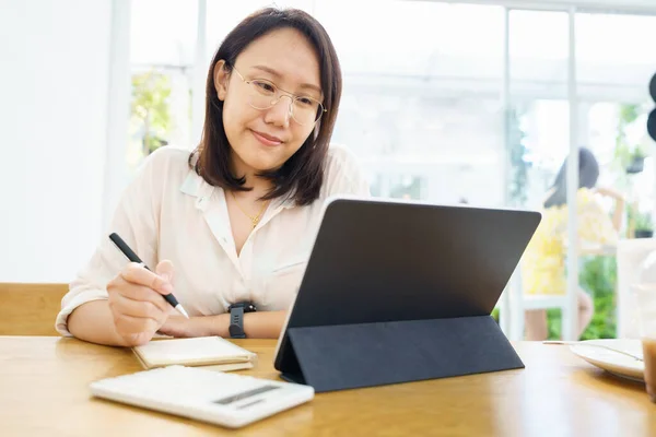 Asian Woman Aged Years Using Tablet Watching Lesson Online Course — Stock Photo, Image