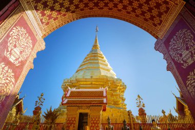 Wat Phra Doi Suthep Pagoda Tayland, Chiang Mai 'deki en ünlü tapınak. Güzel oyulmuş altın oymalarla süslenmiş eski bir tapınak.