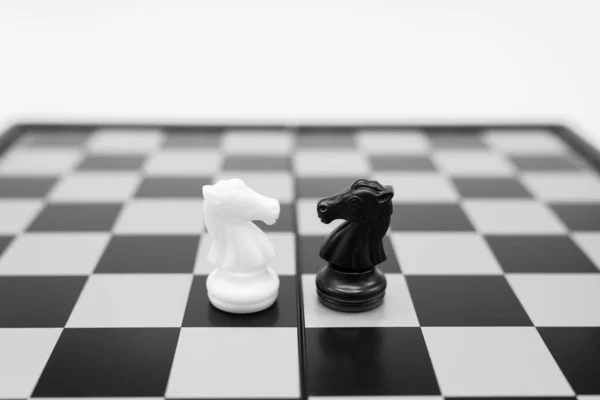 Šachovnice Šachovou Figurkou Zadní Straně Jednání Byznysu Jako Koncept Pozadí — Stock fotografie