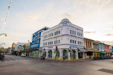 Phuket, Tayland 'daki Phuket Eski Şehir Bölgesi' nde Sino Portekiz Binası mimarisi olan eski bir şehir..