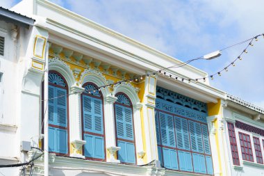 Phuket, Tayland 'daki Phuket Eski Şehir Bölgesi' nde Sino Portekiz Binası mimarisi olan eski bir şehir..