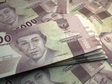 Endonezya 'nın parası. Endonezya rupiası banknotları. IDR banknotları. 5000 rupi. İş, finans, haber geçmişi.