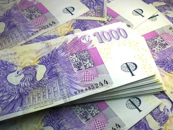 Çek Cumhuriyeti 'nin parası. Çek koruna faturaları. CZK banknotları. 1000 Kc. İş, finans, haber geçmişi.