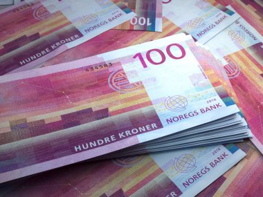 Norveç 'in parası. Norveç kronu faturaları. Tamam, banknotlar. 100 kron. İş, finans, haber geçmişi.