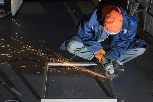 Lavorazione di prodotti metallici — Foto Stock