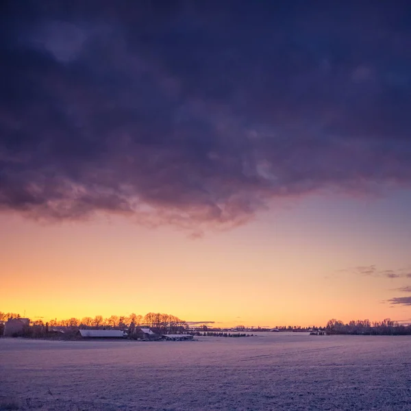 Красивый Яркий Красочный Пейзаж Зимнего Восхода Солнца Яркое Небо Первый — стоковое фото