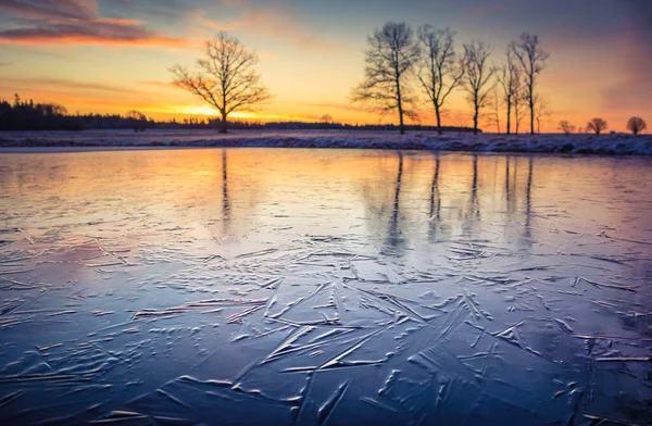 Een Prachtige Bevroren Vijver Landelijke Scene Tijdens Ochtend Gouden Uur — Stockfoto