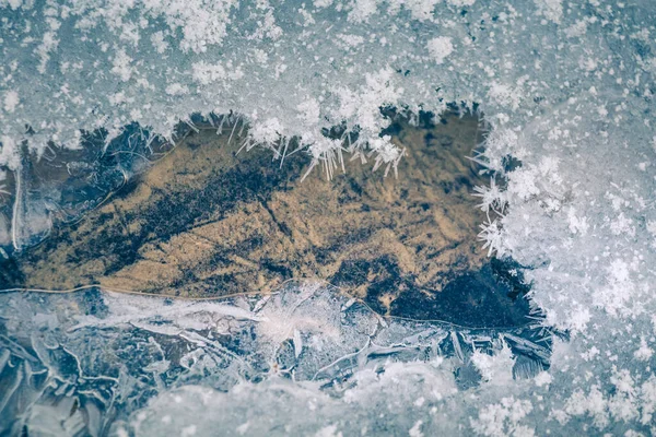 Hermoso Primer Plano Una Formación Hielo Congelado Superficie Del Agua — Foto de Stock