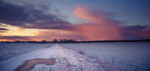 Прекрасный Зимний Утренний Пейзаж Гравийной Дорогой Яркий Необычайно Красочный Пейзаж — стоковое фото