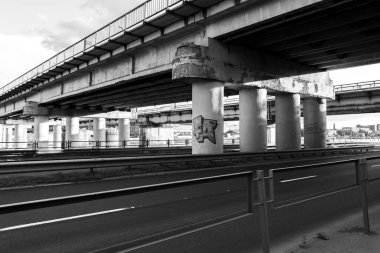 Riga, Letonya 'daki güzel köprü yapıları. Sanayi şehri.