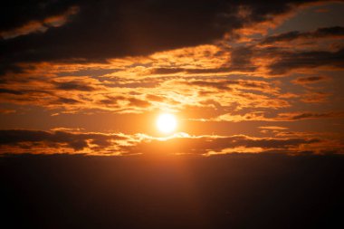 Ufuktaki güneş ışınları