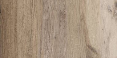 Buruşmuş kağıt, mesajınız için kağıt arkaplan, kahverengi ahşap arka plan.