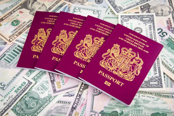 Passport Cash — Stock Photo, Image