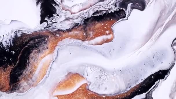 Fluid art drawing video, abstract acrylic texture with flowing effect. Liquid paint mixing artwork with splash and swirl. Detailed background motion with white, gray and golden overflowing colors. — Stock Video