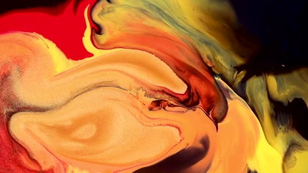 Fluid art painting footage, modern acryl texture with colorful waves. Liquid paint mixing backdrop with splash and swirl. Detailed background motion with red, black and yellow overflowing colors. — Stock Video