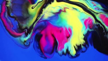 Akışkan sanat görüntüleri, renkli dalgalı soyut akrilik doku. Sıvı boya, sıçrama ve girdapla karıştırılmış sanat eserleri. Sarı, pembe ve mavi taşan renklerle ayrıntılı arkaplan hareketi.