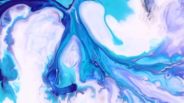 流体芸術の描画ビデオ、カラフルな波と現代のアクリルテクスチャ。液体塗料スプラッシュや渦とアートワークを混合。青、アクアマリン、白のオーバーフロー色と詳細な背景の動き. — ストック動画