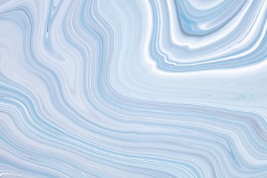 Sıvı sanat dokusu. Boya efektiyle soyut bir arka plan. Sıvı akrilik çizimler, akışlar ve sıçramalar. Web sitesi arka planı için karışık boyalar. Lavanta, mavi ve beyaz taşan renkler.