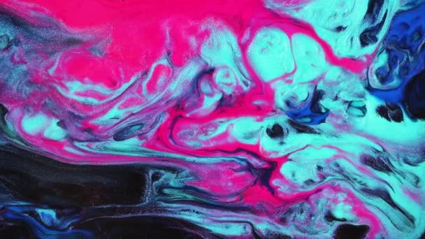 Fluid art pintura de vídeo, textura acrílica de moda con efecto fluido. Pintura líquida mezclando fondo con chapoteo y remolino. Movimiento de fondo detallado con colores rosa, aguamarina y negro desbordante. — Vídeo de stock