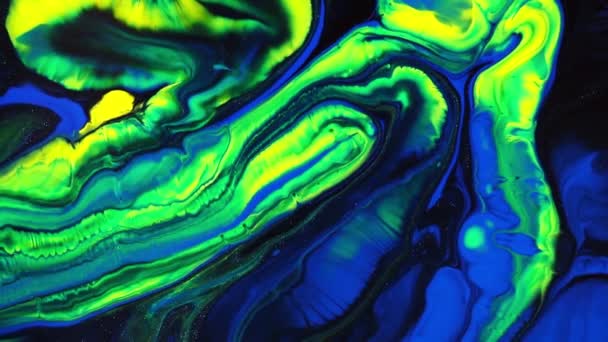 Fluido video di disegno d'arte, trendy texture acrilica con onde colorate. Pittura liquida mescolando opere d'arte con spruzzi e turbinii. Movimento di sfondo dettagliato con giallo, blu e verde traboccante di colori. — Video Stock