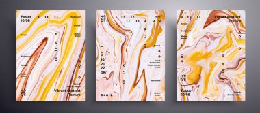 Soyut akrilik pankart, akışkan sanat vektör doku koleksiyonu. Tasarım kapağı, davetiye, broşür vb. için uygulanabilir modaya uygun arka plan. Altın, kahverengi ve beyaz, yanardöner sanat eserleri..