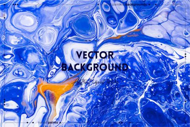 Sıvı sanat dokusu. Soyut kıvrımlı boya efektli bir arka plan. Sıvı akrilik çizimler, akışlar ve sıçramalar. Posterler ve duvar kağıtları için karışık boyalar. Mavi, altın ve beyaz taşan renkler.