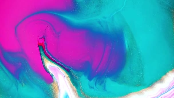 Fluid art dibujo de vídeo, textura acrílica de moda con ondas de colores. Pintura líquida mezclando obras de arte con salpicaduras y remolinos. Movimiento de fondo detallado con colores desbordantes rosa, azul y turquesa. — Vídeo de stock