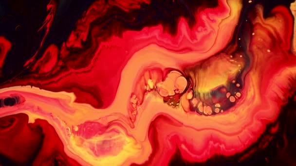 Dessin d'art fluide, texture acrylique moderne avec des vagues colorées. Peinture liquide mélange toile de fond avec éclaboussure et tourbillon. Mouvement de fond détaillé avec des couleurs débordantes rouges, noires et jaunes. — Video