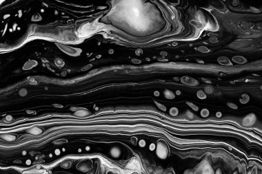 Sıvı sanat dokusu. Dönen boya efektli soyut arkaplan. Akıp sıçrayan sıvı akrilik sanat eserleri. İç mekan posteri için karışık boyalar. Siyah ve beyaz taşan renkler.
