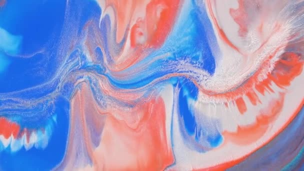 Imágenes de dibujo de arte fluido, textura acrílica abstracta con ondas de colores. Pintura líquida mezclando obras de arte con salpicaduras y remolinos. Movimiento de fondo detallado con colores desbordantes naranja, azul y plata. — Vídeos de Stock