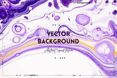 Sıvı sanat dokusu. Soyut kıvrımlı boya efektiyle arka plan. Karışık boyalı sıvı akrilik resim. Posterler ya da duvar kağıtları için kullanılabilir. Mor, beyaz ve altın rengi taşmış.