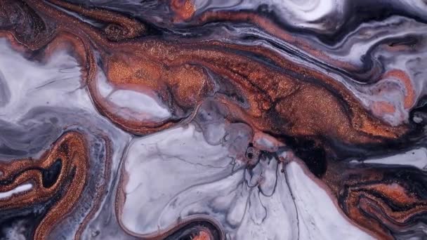 Fluid art drawing footage, modern acryl texture with flowing effect. Liquid paint mixing backdrop with splash and swirl. Detailed background motion with white, gray and golden overflowing colors. — Wideo stockowe