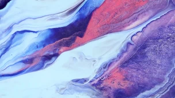流体芸術の描画ビデオ、カラフルな波とトレンディーなアクリルテクスチャ。液体塗料スプラッシュや渦と背景を混合します。サンゴ、青と紺のオーバーフロー色と詳細な背景の動き. — ストック動画
