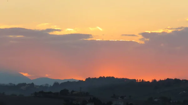 Puesta Sol Los Colores Puesta Sol Son Inequívocamente Intensos Especialmente — Foto de Stock